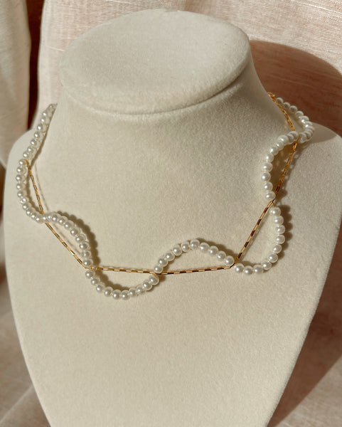 Wavy Pearl Necklace